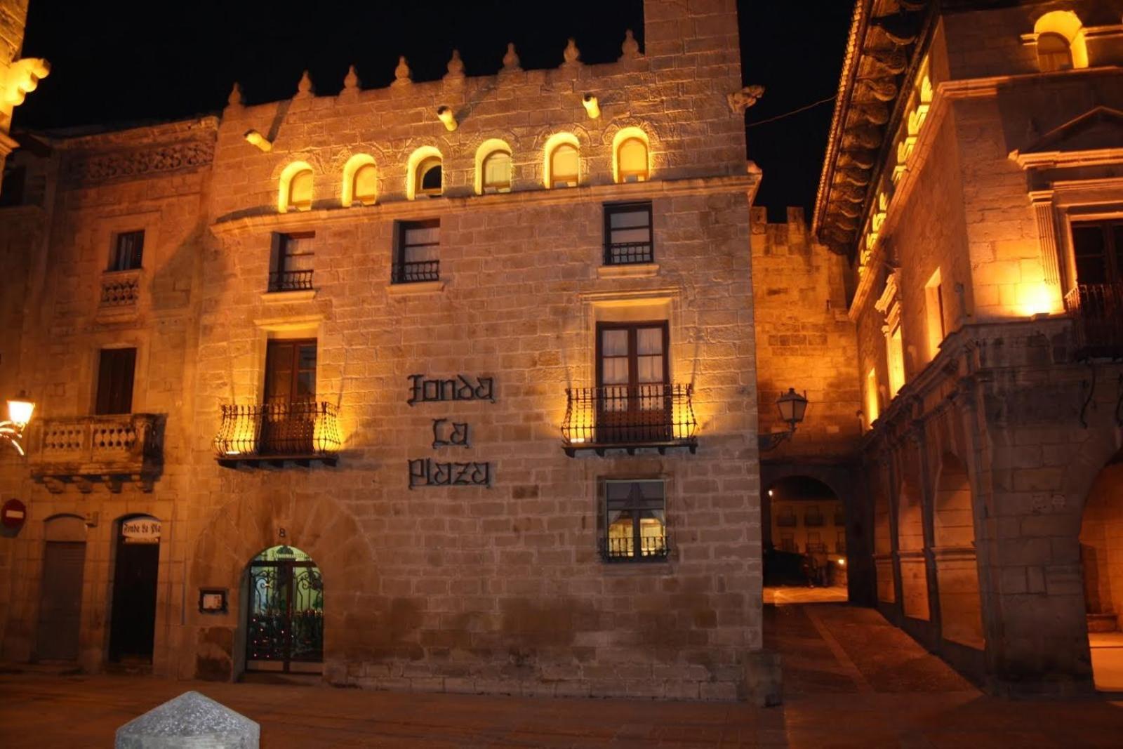 Fonda La Plaza Valderrobres Exterior foto